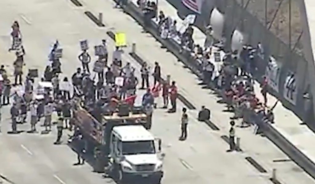 Anti-ICE Rioters Shut Down Bridge in Downtown Los Angeles (VIDEO) | The Gateway Pundit Anti-ICE Rioters Shut Down Bridge in Downtown Los Angeles (VIDEO) | The Gateway Pundit