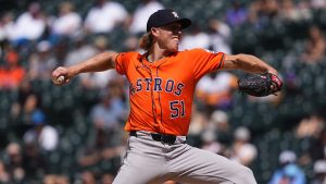 Astros shortly designate veteran righty for task