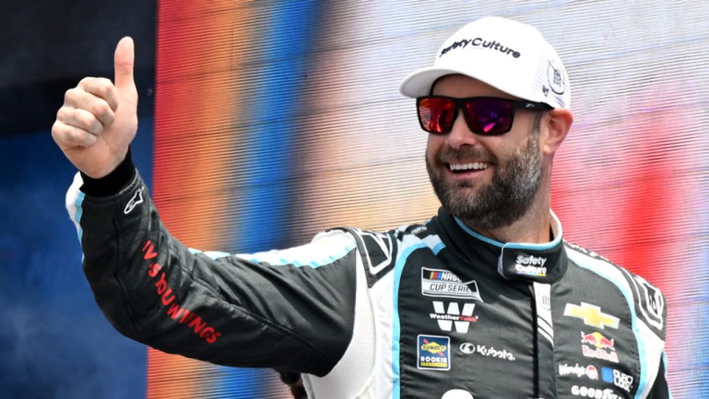 Shane van Gisbergen wins pole for Xfinity Sequence race in Chicago