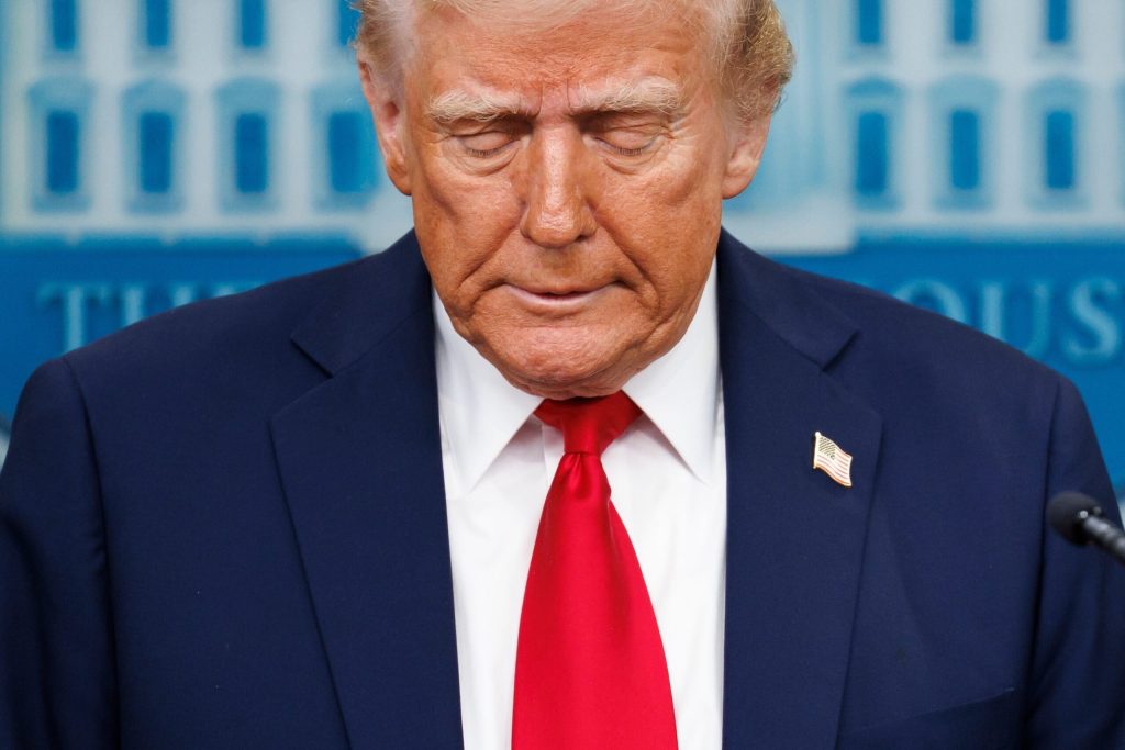 Trump Undergoes Medical Examination After Swelling in Legs Trump Undergoes Medical Examination After Swelling in Legs