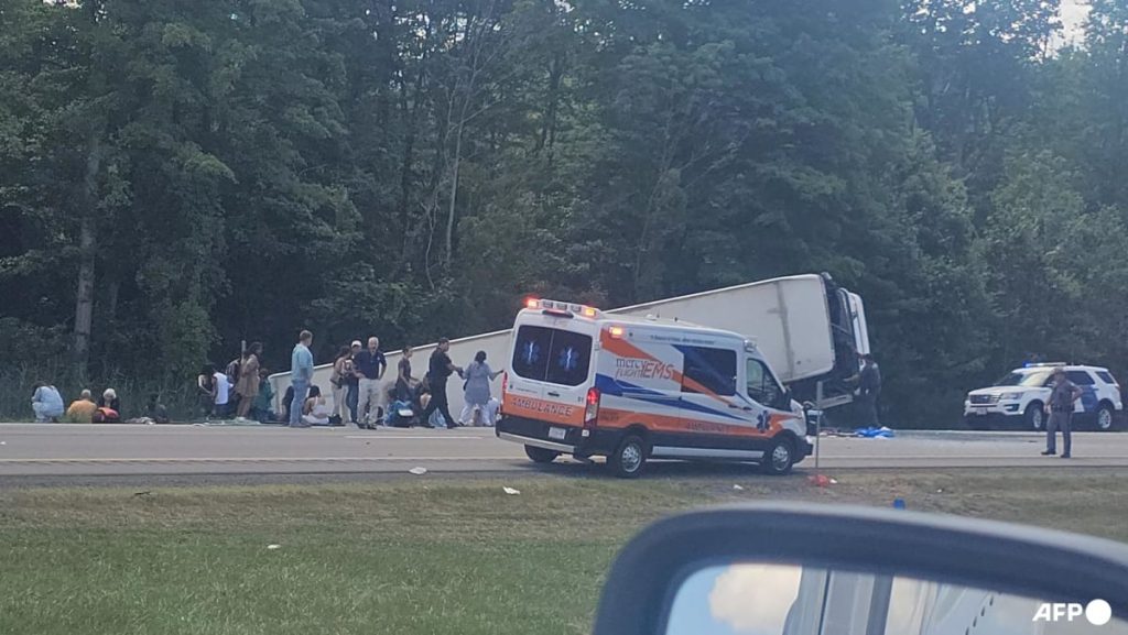 5 killed in New York state vacationer bus crash 5 killed in New York state vacationer bus crash