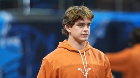 Can No. 1 Texas obtain feat in Manning’s first season as starter?