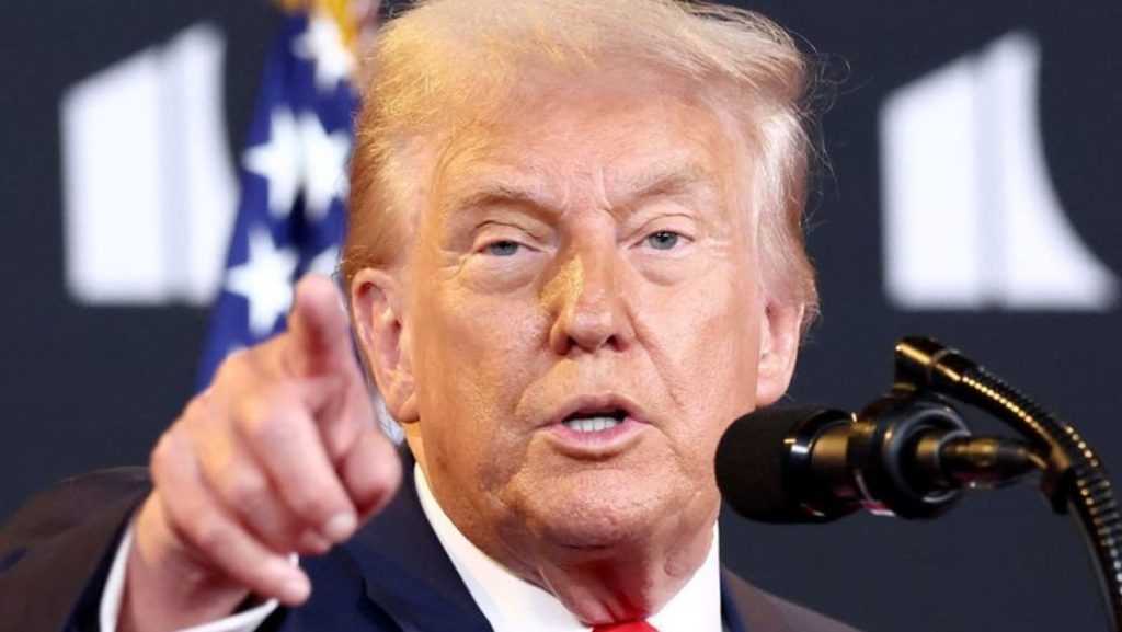 Trump says he’ll set tariffs on metal and semiconductor chips in coming weeks Trump says he’ll set tariffs on metal and semiconductor chips in coming weeks