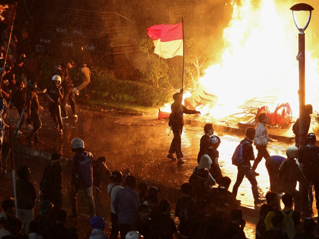 Indonesia protesters conflict with riot police as tensions soar | Protests Information Indonesia protesters conflict with riot police as tensions soar | Protests Information