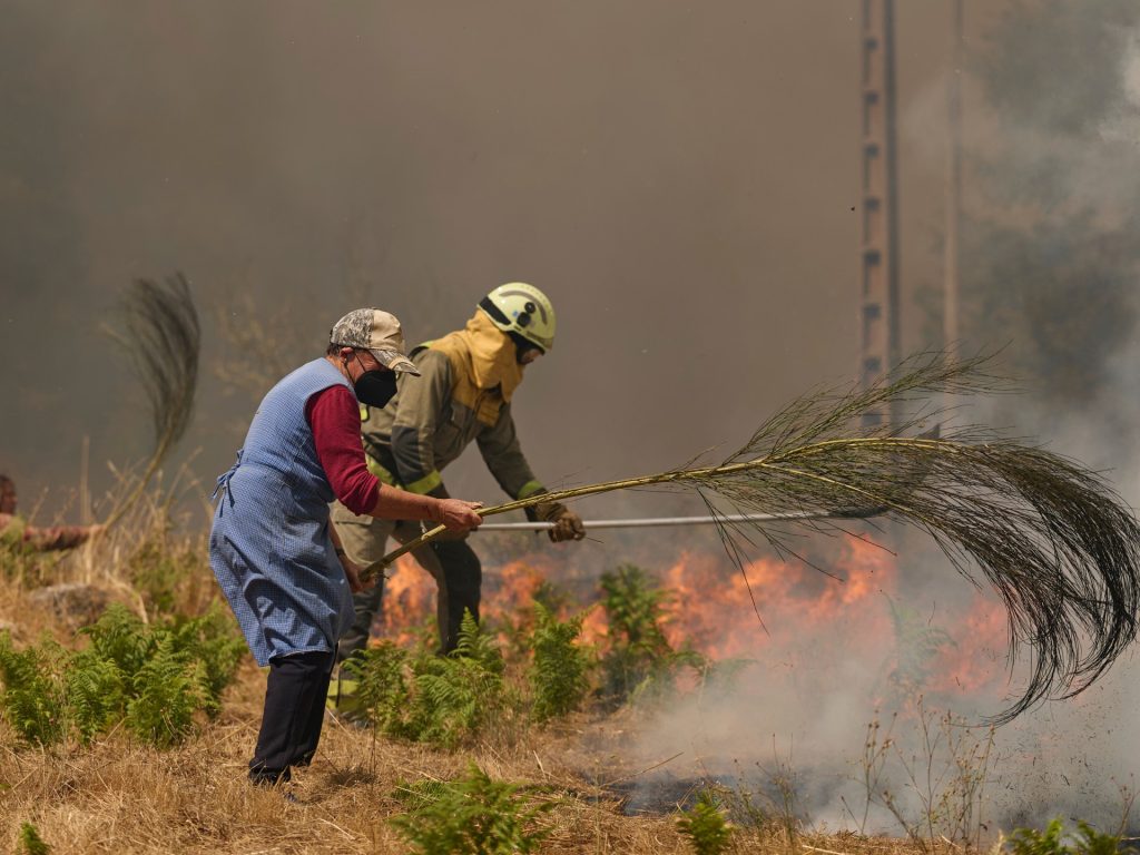 Spain battles main fires whilst heatwave eases with decrease temperatures | Local weather Disaster Information Spain battles main fires whilst heatwave eases with decrease temperatures | Local weather Disaster Information