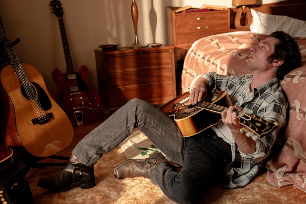 Springsteen: Ship Me From Nowhere Assessment: Jeremy Allen White Rocks Springsteen: Ship Me From Nowhere Assessment: Jeremy Allen White Rocks