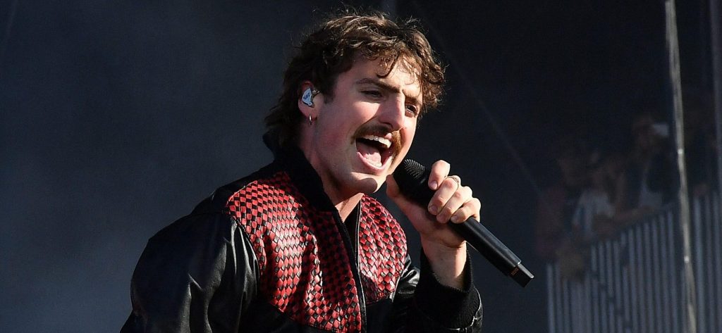 Benson Boone’s Stage Design Goes Viral For NSFW Cause