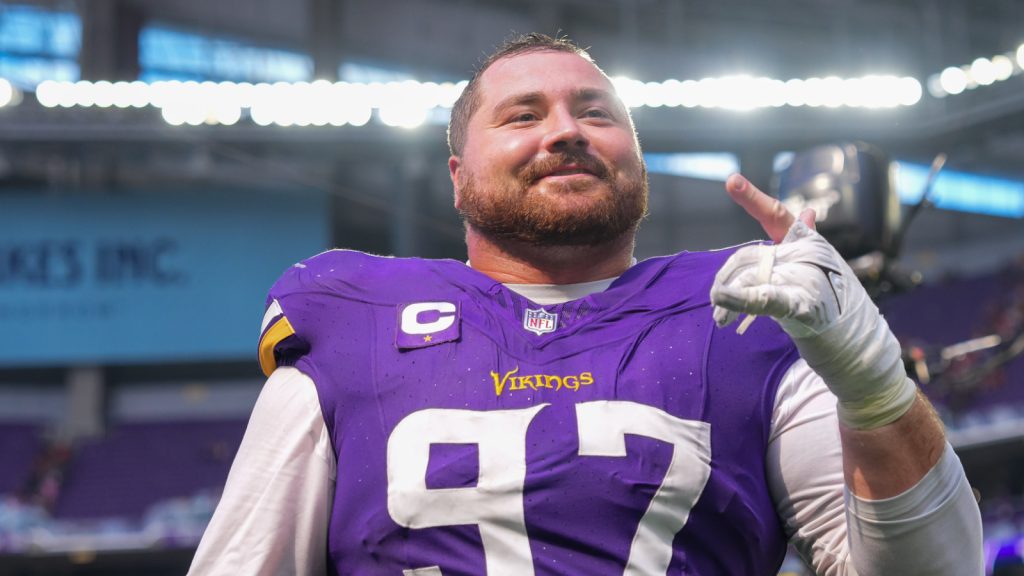 Jets’ defensive trades elevate questions on confidence in offense Jets’ defensive trades elevate questions on confidence in offense