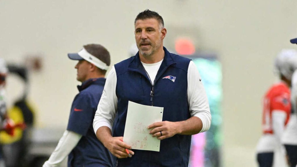 Patriots stars react to Mike Vrabel getting bloodied at camp
