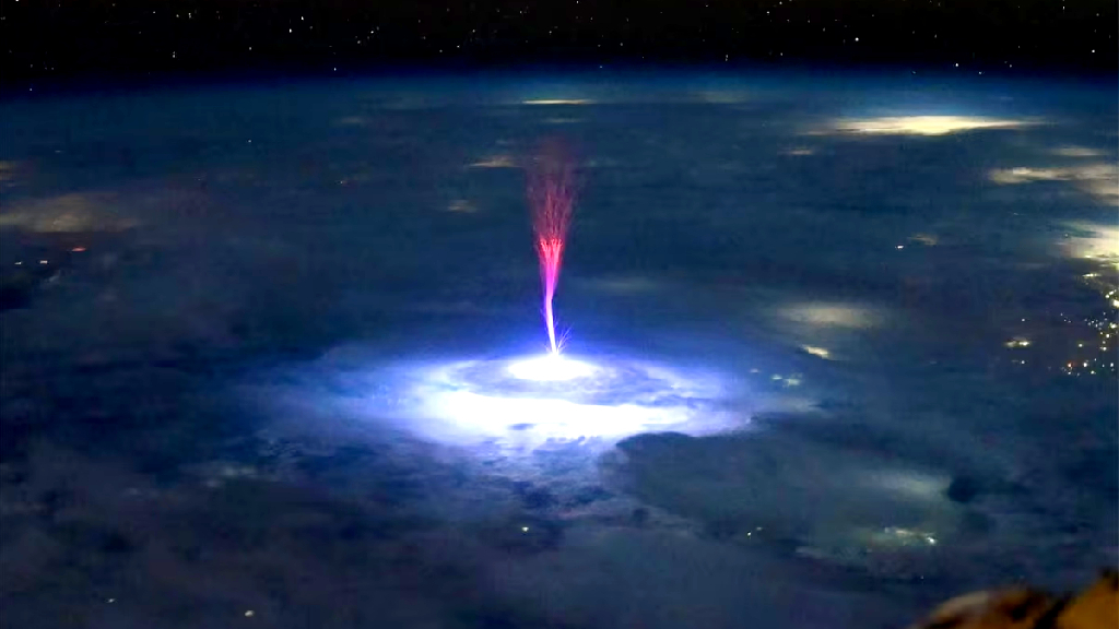 Uncommon (and Huge) Transient Luminous Occasion ‘Jet’ Caught on Digital camera by ISS Astronaut Over the US | The Gateway Pundit Uncommon (and Huge) Transient Luminous Occasion ‘Jet’ Caught on Digital camera by ISS Astronaut Over the US | The Gateway Pundit