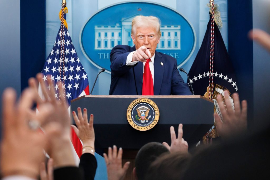 Trump to Signal Order Penalizing Banks That Discriminate Towards Conservatives Trump to Signal Order Penalizing Banks That Discriminate Towards Conservatives