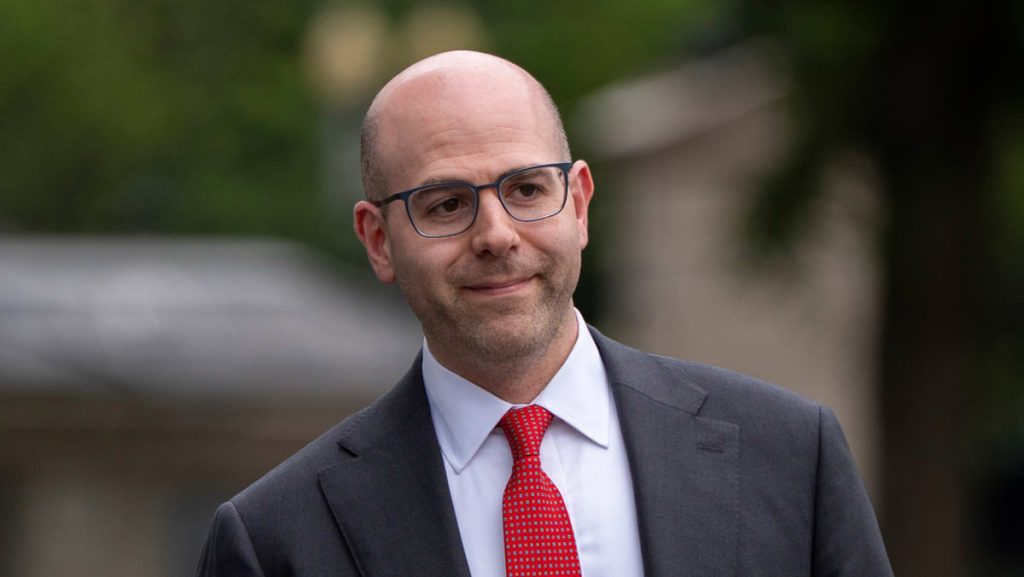 Trump picks Stephen Miran to fill open spot on Fed board