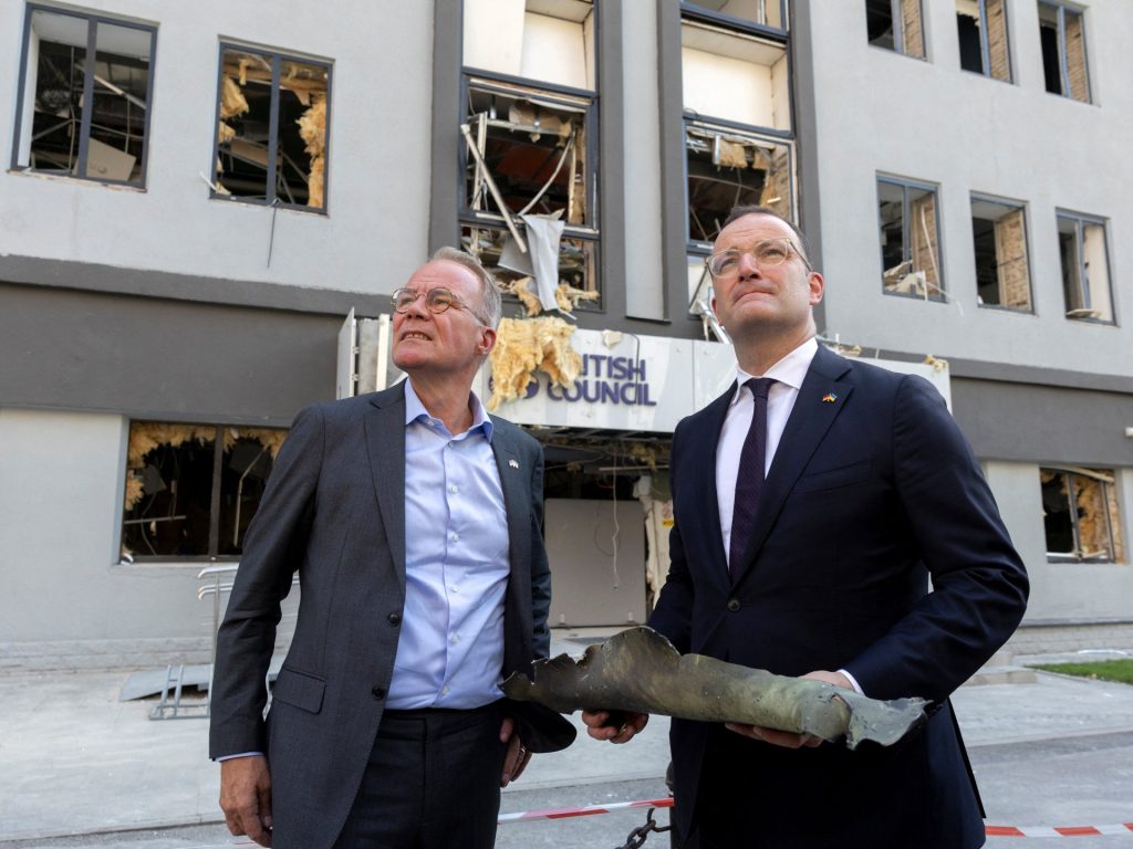 ‘It’s all theatre’: How are Europe and the US pulling aside on Ukraine? | Russia-Ukraine struggle Information ‘It’s all theatre’: How are Europe and the US pulling aside on Ukraine? | Russia-Ukraine struggle Information